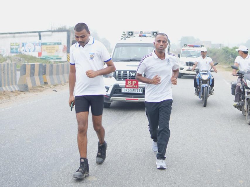 सासाराम में मैराथन दौड़ के जरिए मतदान का संदेश, डीएम और एसपी ने बढ़ाया उत्साह