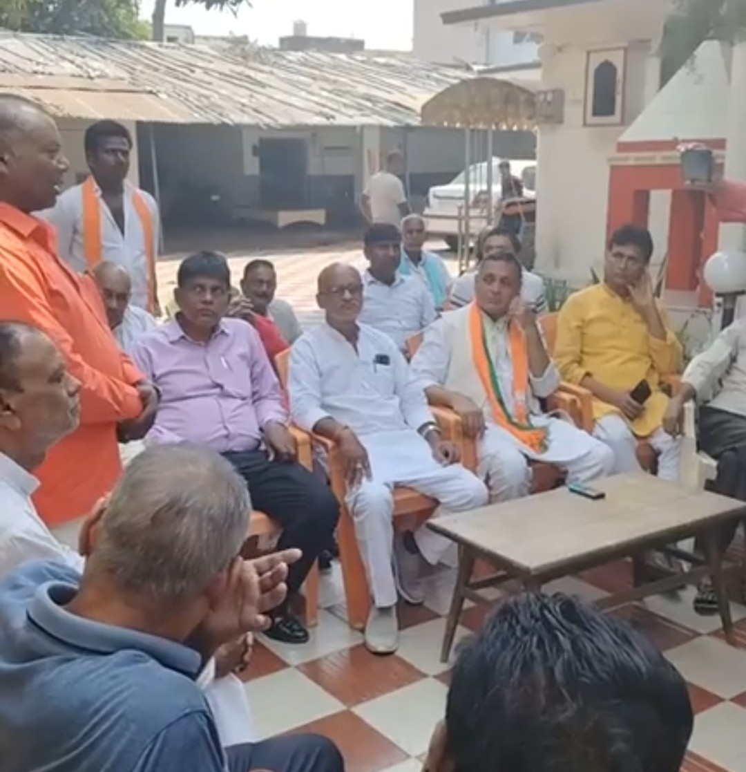 टिकट से वंचित डेहरी भाजपा में उबाल, सत्यनारायण सिंह ने थामा सुलह का मोर्चा — बोले, “पार्टी से बड़ा कुछ नहीं”