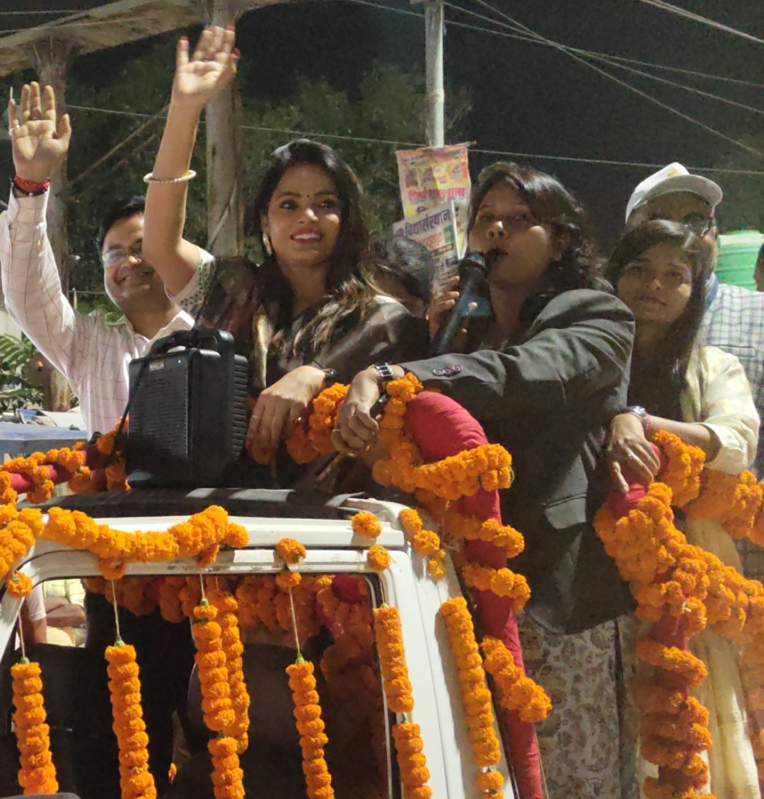 “मैं बिहार की बेटी हूं, वोट देना मेरा अधिकार है”- डेहरी में नीतू चंद्रा की मतदाता रैली