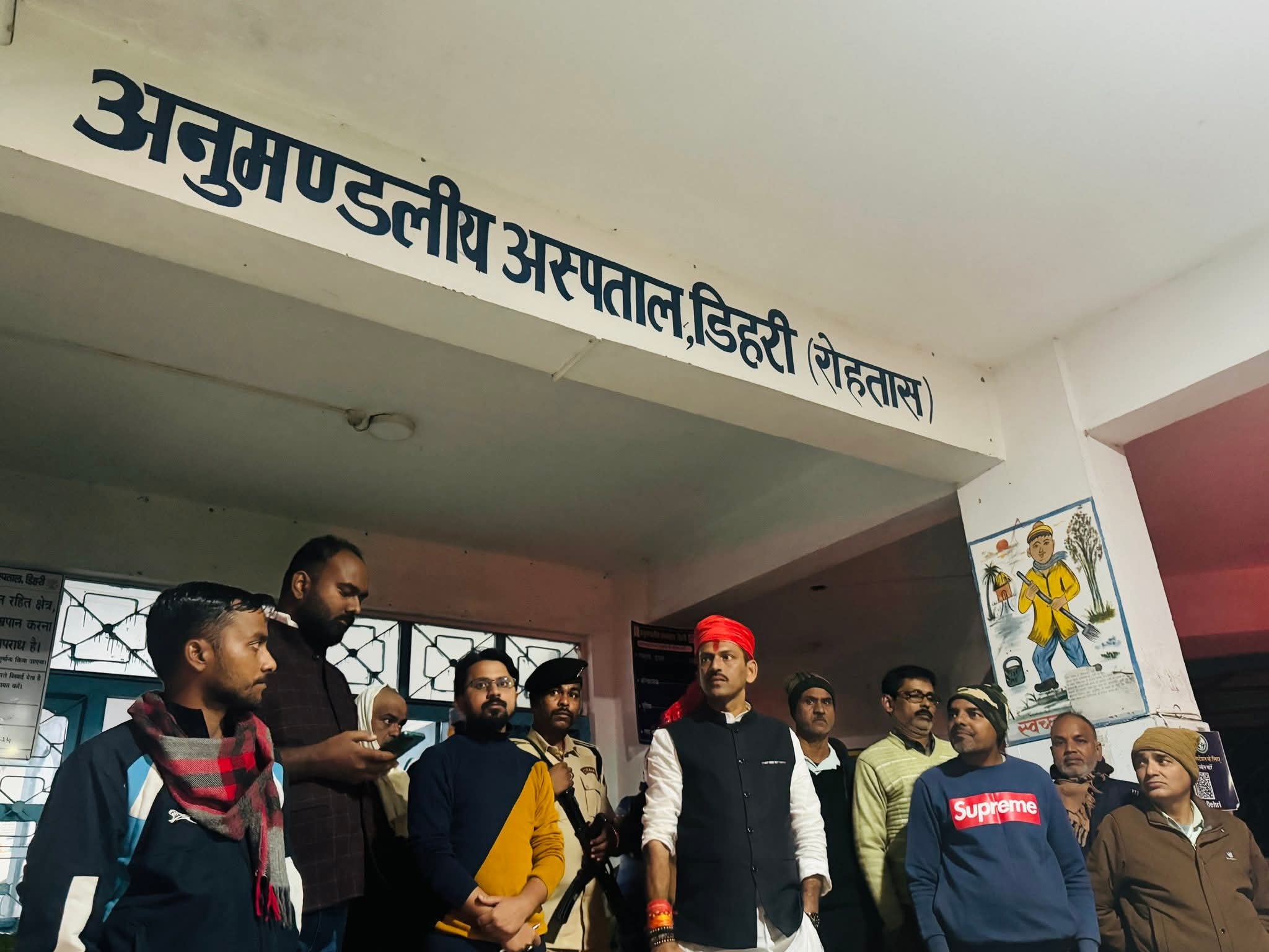 अनुमंडलीय अस्पताल डेहरी का निरीक्षण करते डेहरी विधायक