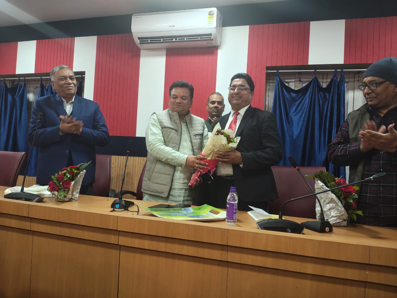 नारायण मेडिकल कॉलेज को नया प्राचार्य / भाजपा में नितिन नवीन को मिली शुभकामनाएं