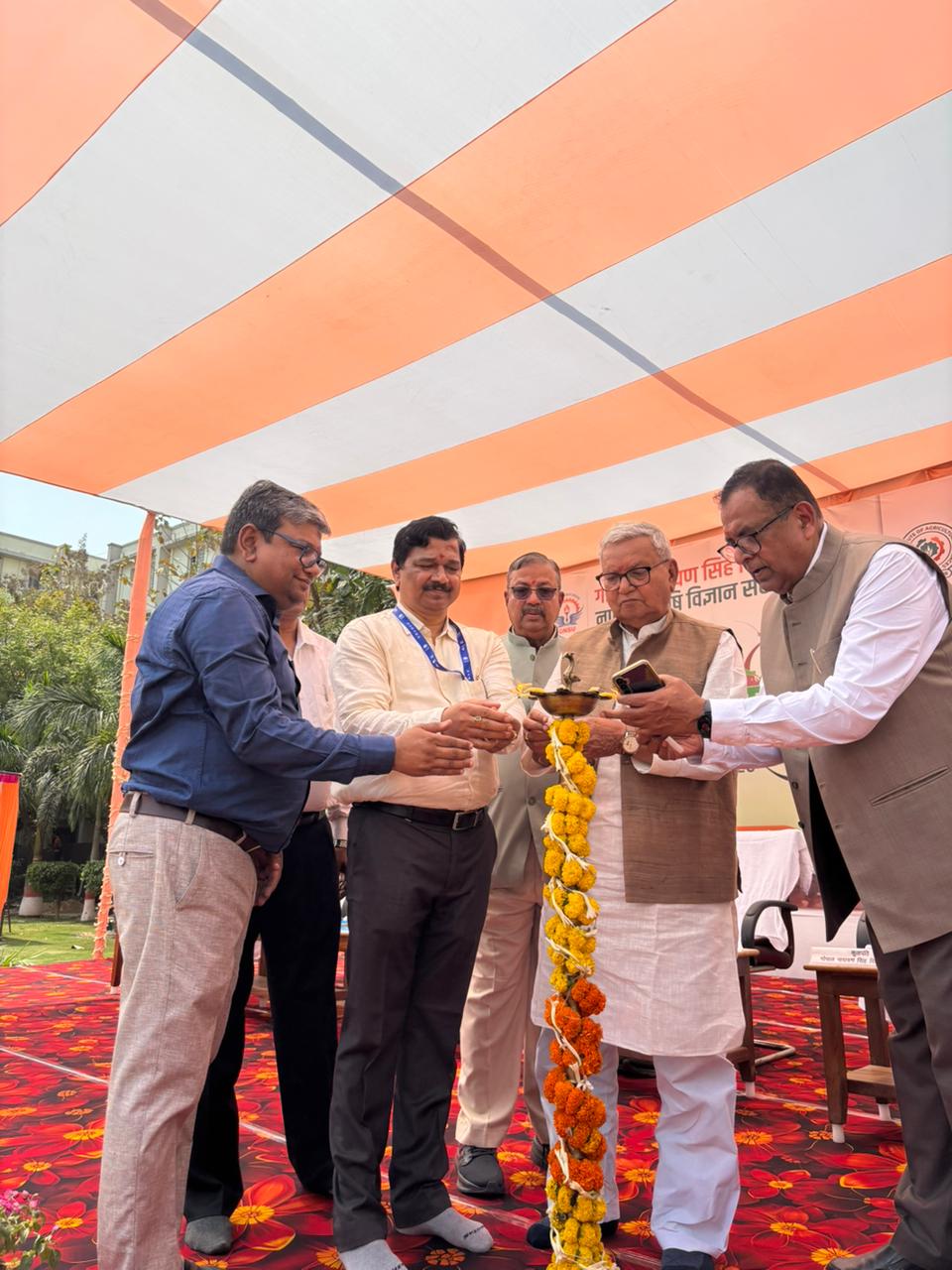 वैज्ञानिक खेती अपनाकर बढ़ाएं आय, समय की मांग है व्यवसायिक कृषि: गोपाल नारायण सिंह