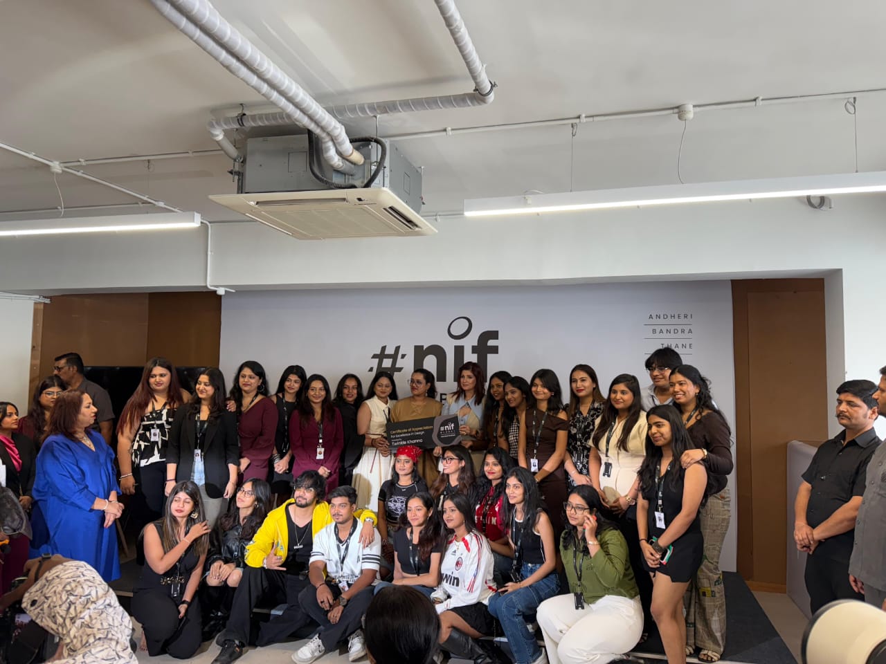 आजमगढ़ की तान्या श्रीवास्तव ने फैशन डिजाइनिंग में बनाया नया मुकाम, ट्विंकल खन्ना भी हुईं प्रभावित