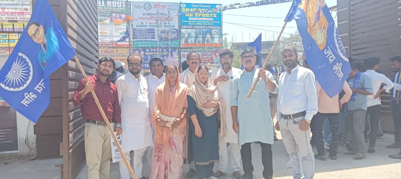 अंबेडकर जयंती पर श्रद्धांजलि: समाहरणालय गेट पर प्रशासन व जदयू कार्यकर्ताओं ने किया नमन