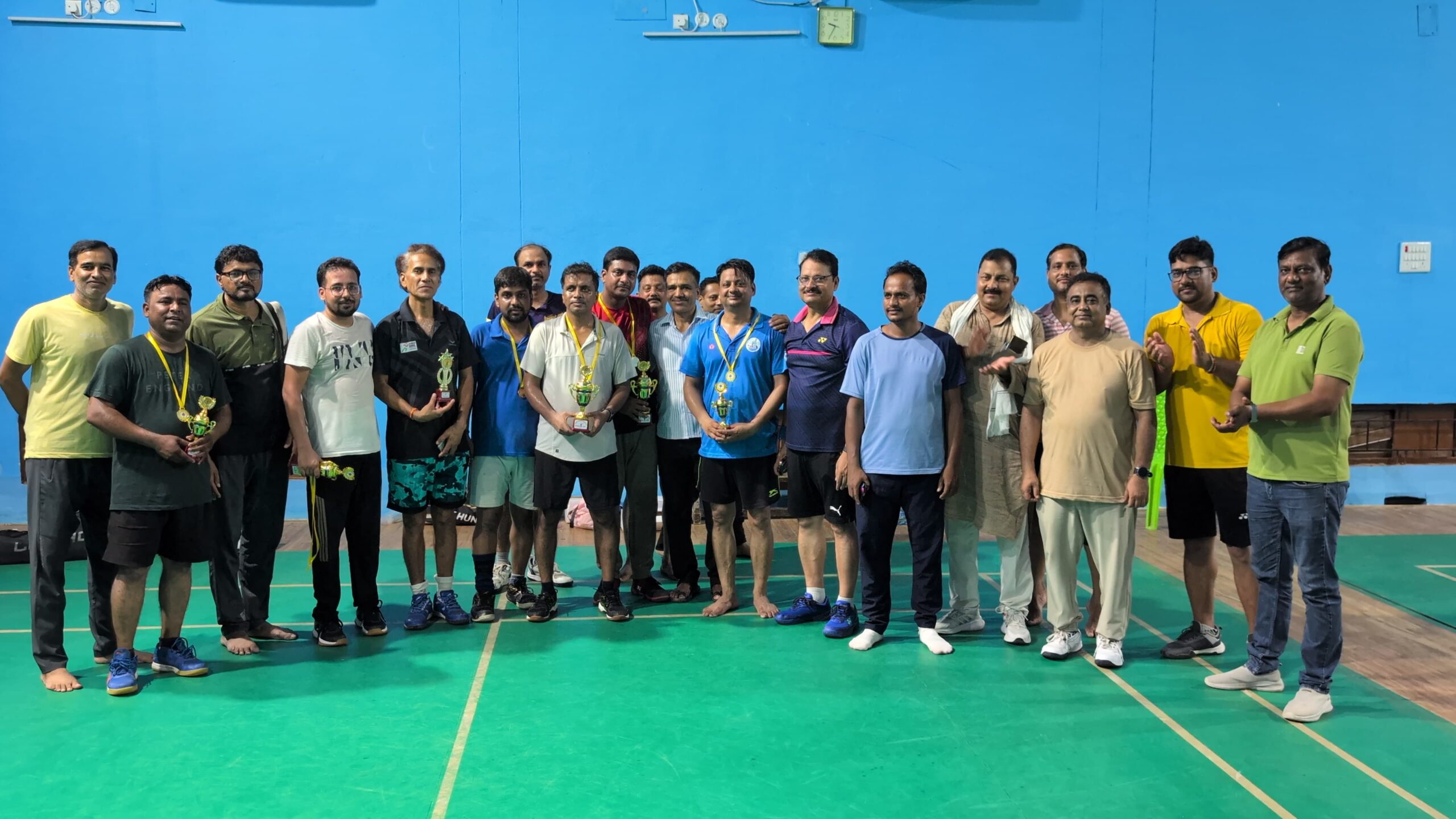 जिला जज मुकेश सिंह व कोच कुलदीप श्रीवास्तव की जोड़ी बनी चैंपियन, मैत्री बैडमिंटन प्रतियोगिता संपन्न