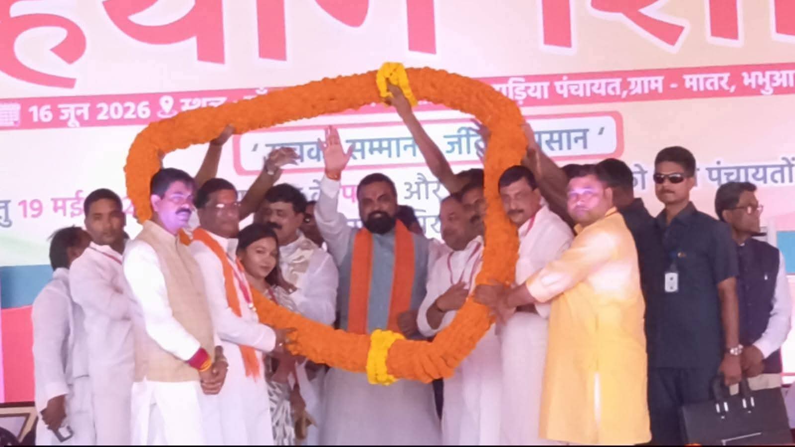 कैमूर में विकास योजनाओं के शिलान्यास के बाद क्रिकेटर आकाशदीप के घर पहुंचे मुख्यमंत्री, दी शुभकामनाएं