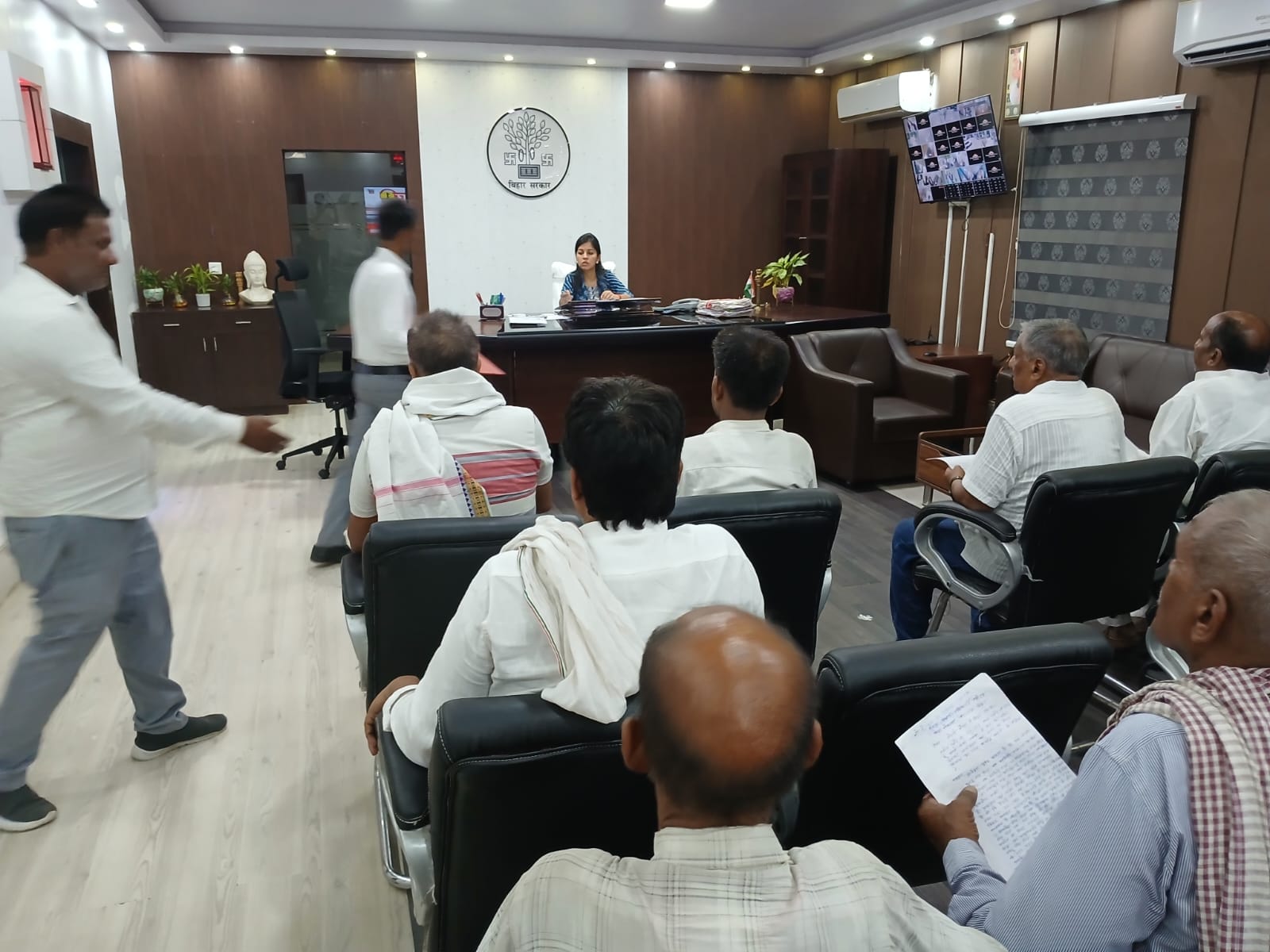 जनसुनवाई में डीएम ने सुनीं आठ फरियादें, संबंधित अधिकारियों को दिए त्वरित कार्रवाई के निर्देश