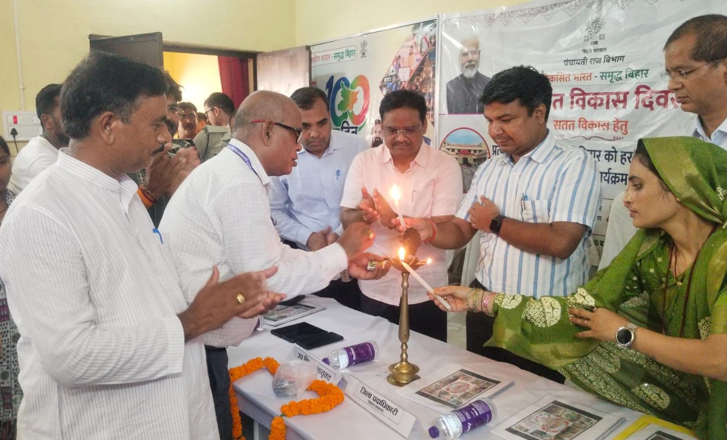 पंचायत विकास दिवस पर डीएम ने करूप पंचायत को आदर्श बनाने का लिया संकल्प