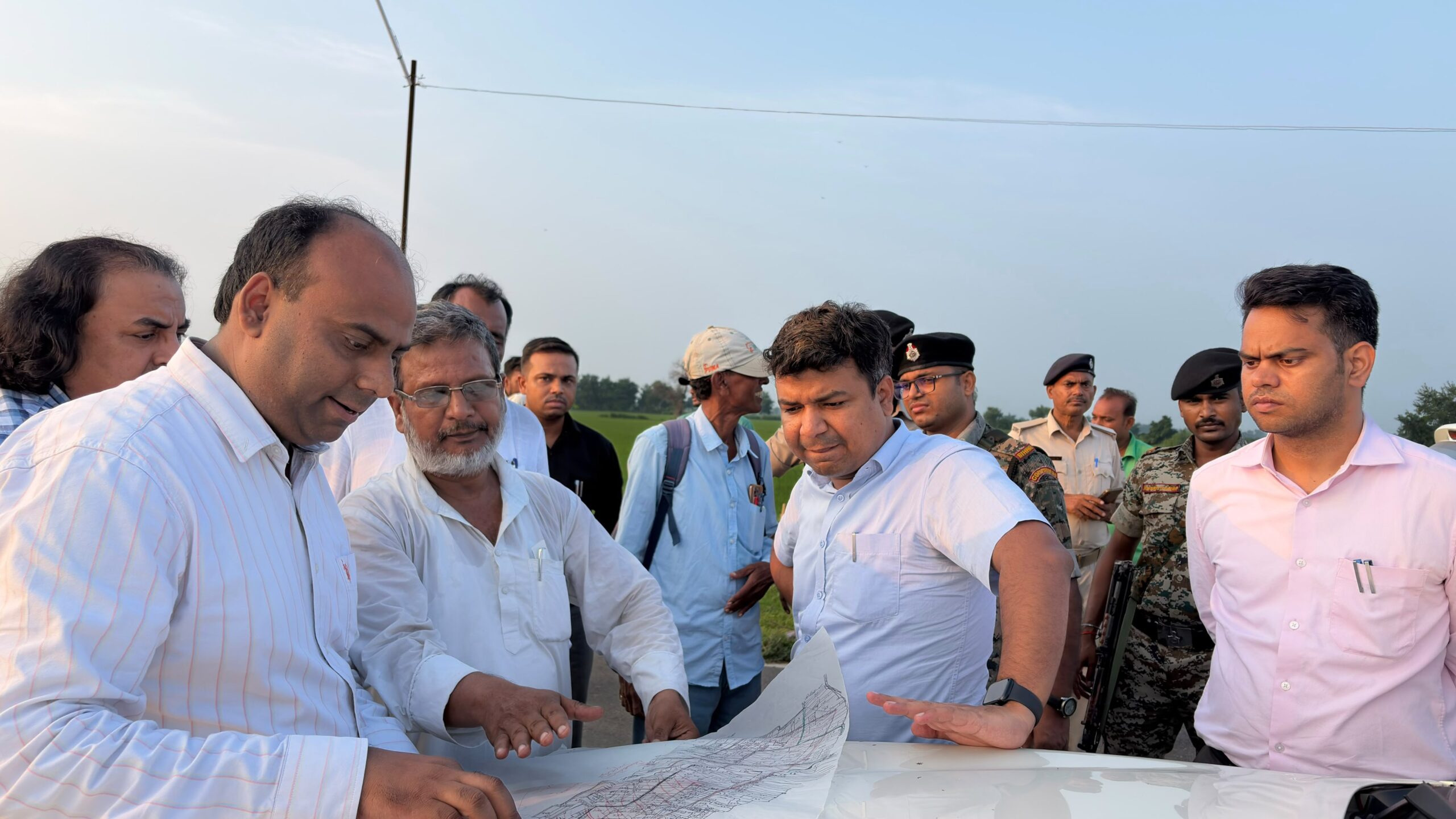 रोहतास में एयरपोर्ट की कवायद तेज, सबराबाद में डीएम ने परखी जमीन