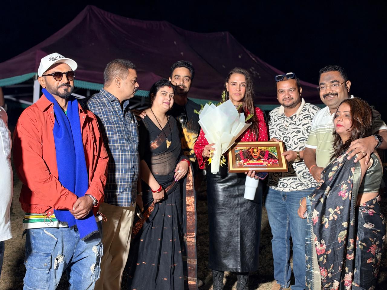 रोडीज की टीम को सासाराम का अपनापन, बिहारी सत्तू और मां ताराचंडी के छायाचित्र से किया स्वागत